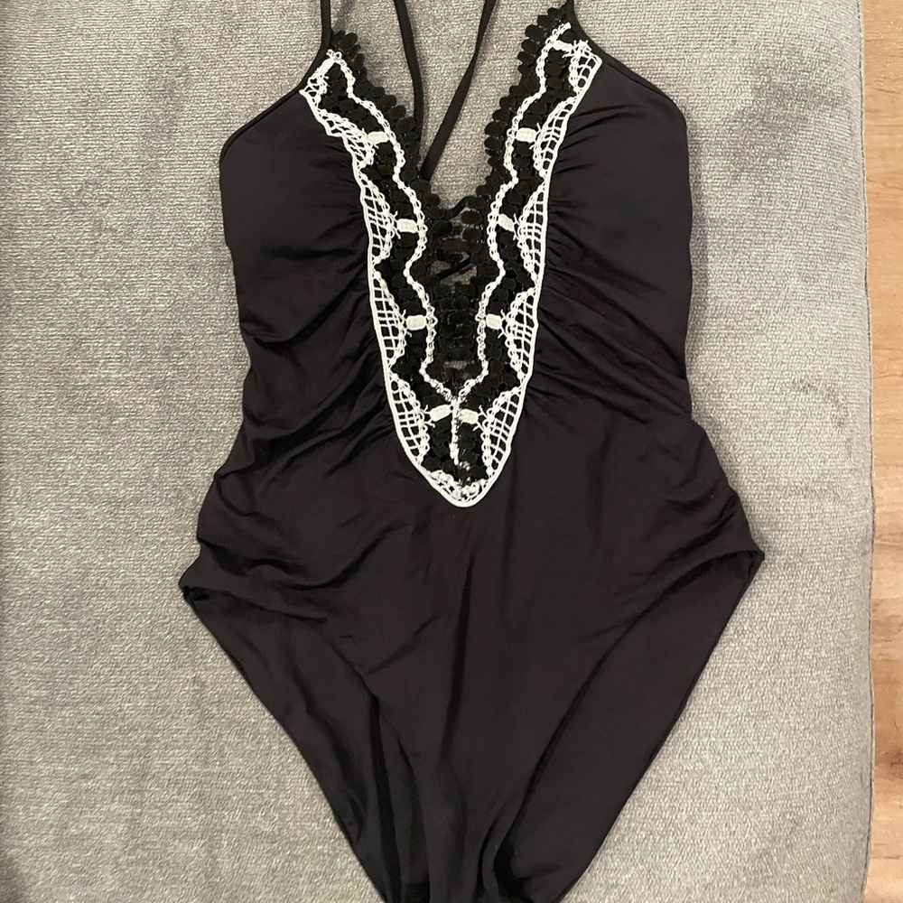 Becca size L one piece swimsuit . Worn 1 time! Basically new with no tags!